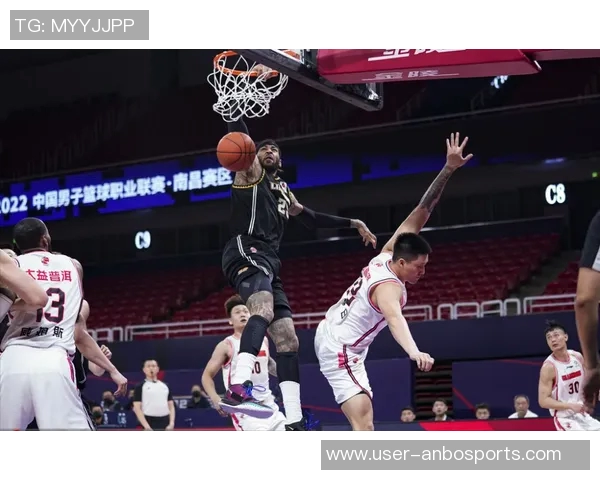 海兰德五投全失得分为零但贡献六篮板七助攻一盖帽表现不俗